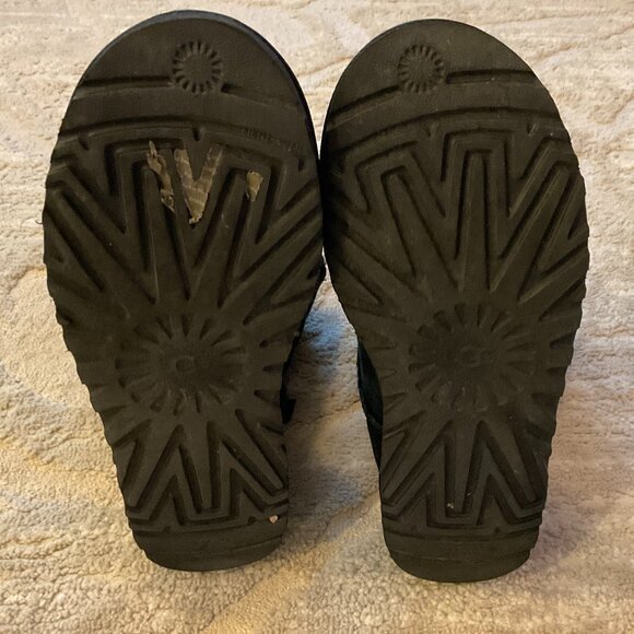 Ugg Women's Black Bailey Bow || Boots - Picture 6 of 7